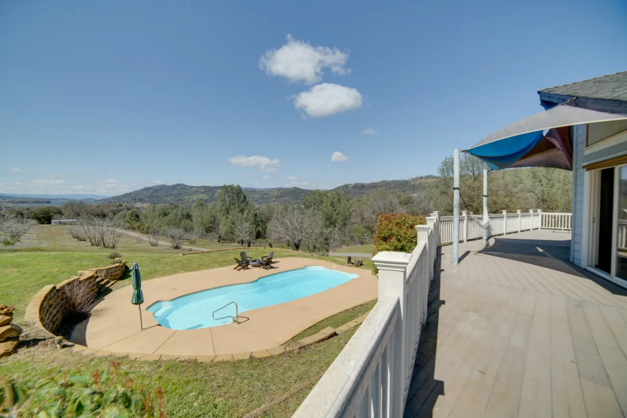 Clearlake Oaks, Lake County, California, family, pool, grill, wine vacation retreat rental